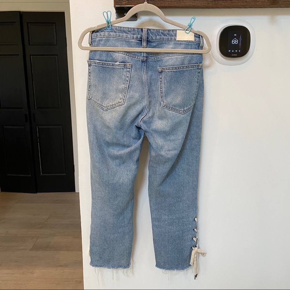 Cropped jeans• tie detail at bottom - Picture 2 of 6